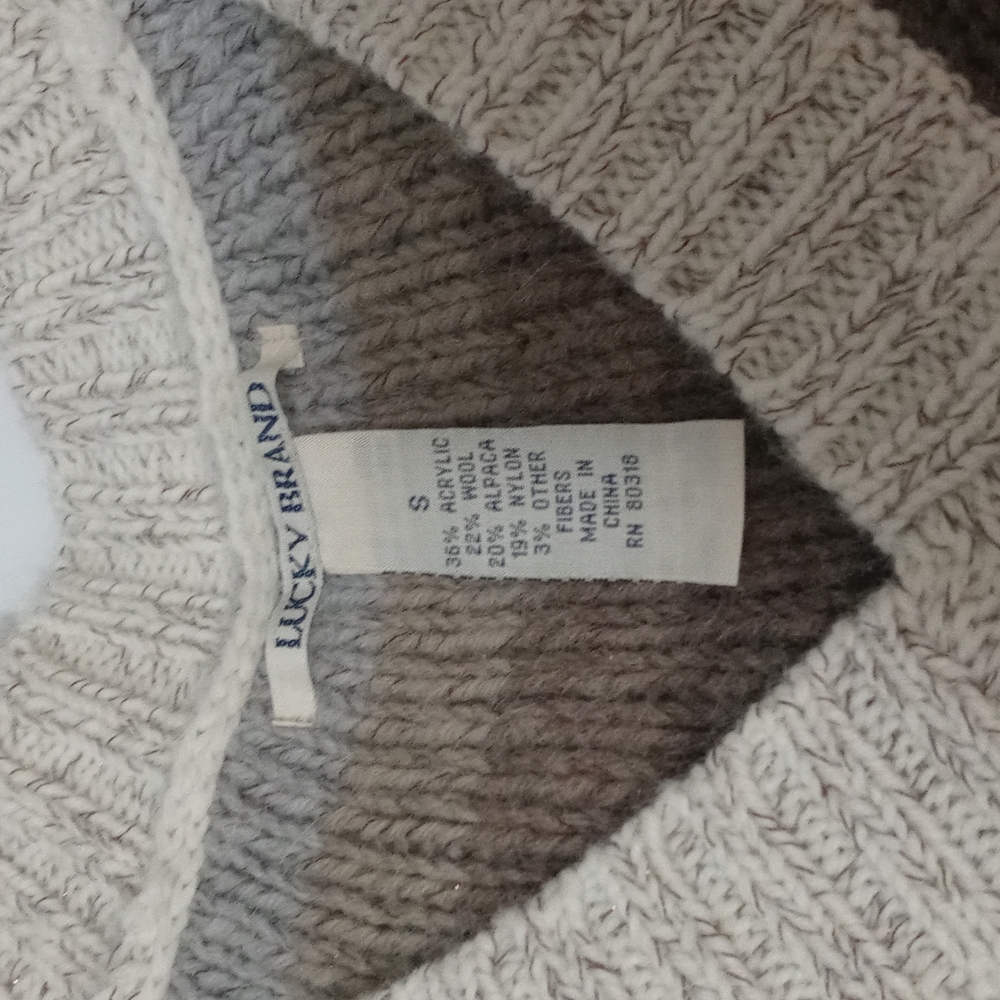 Lucky Brand sweater 😍 - Picture 3 of 5